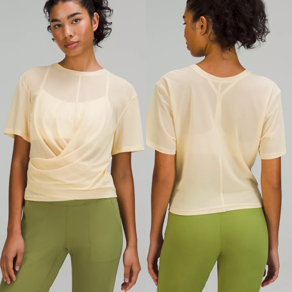 Lululemon Lightweight Mesh Reversible Yoga T-Shirt - Prosecco